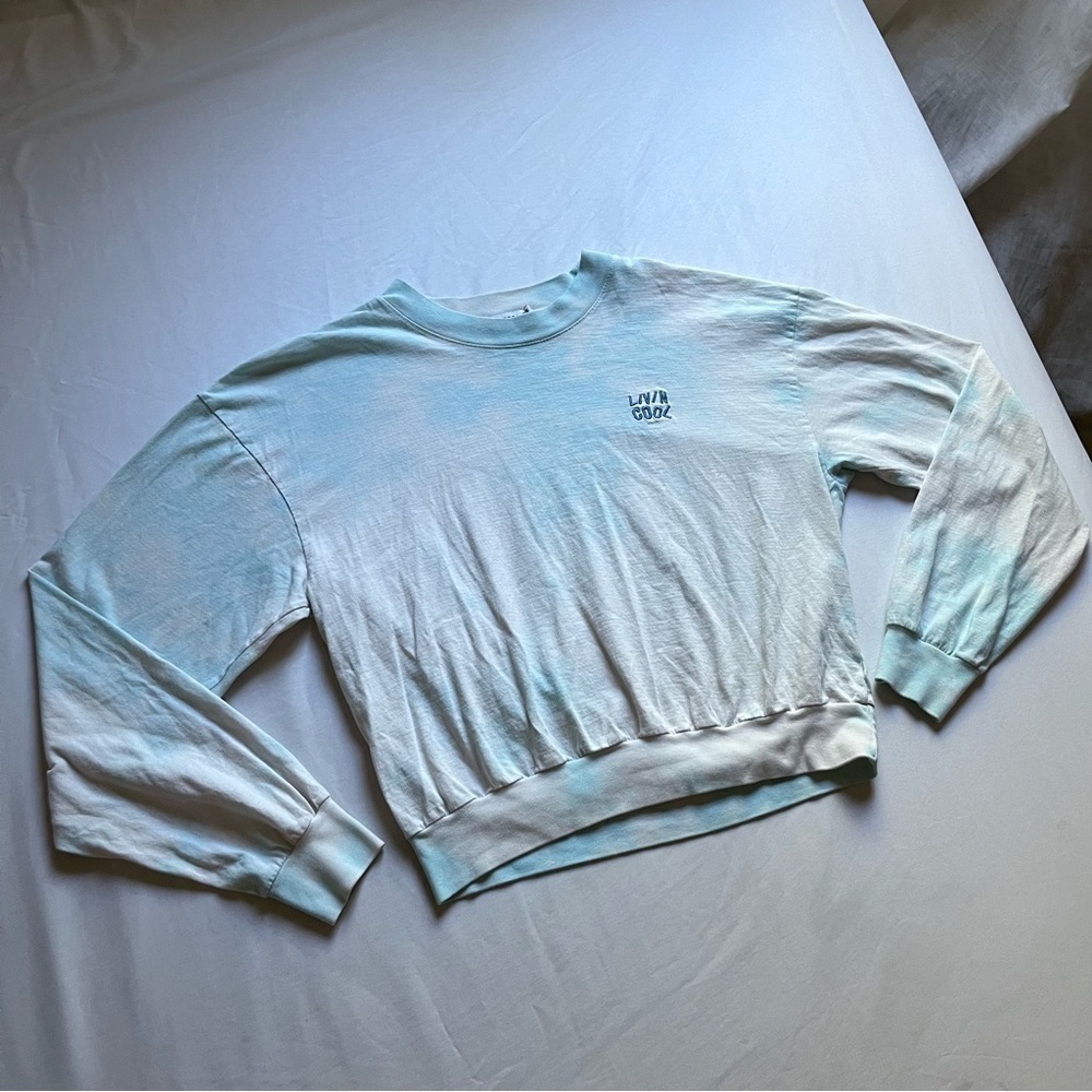 LIVINCOOL blue white tie dye cotton knit logo embroidery‎ cropped long sleeve